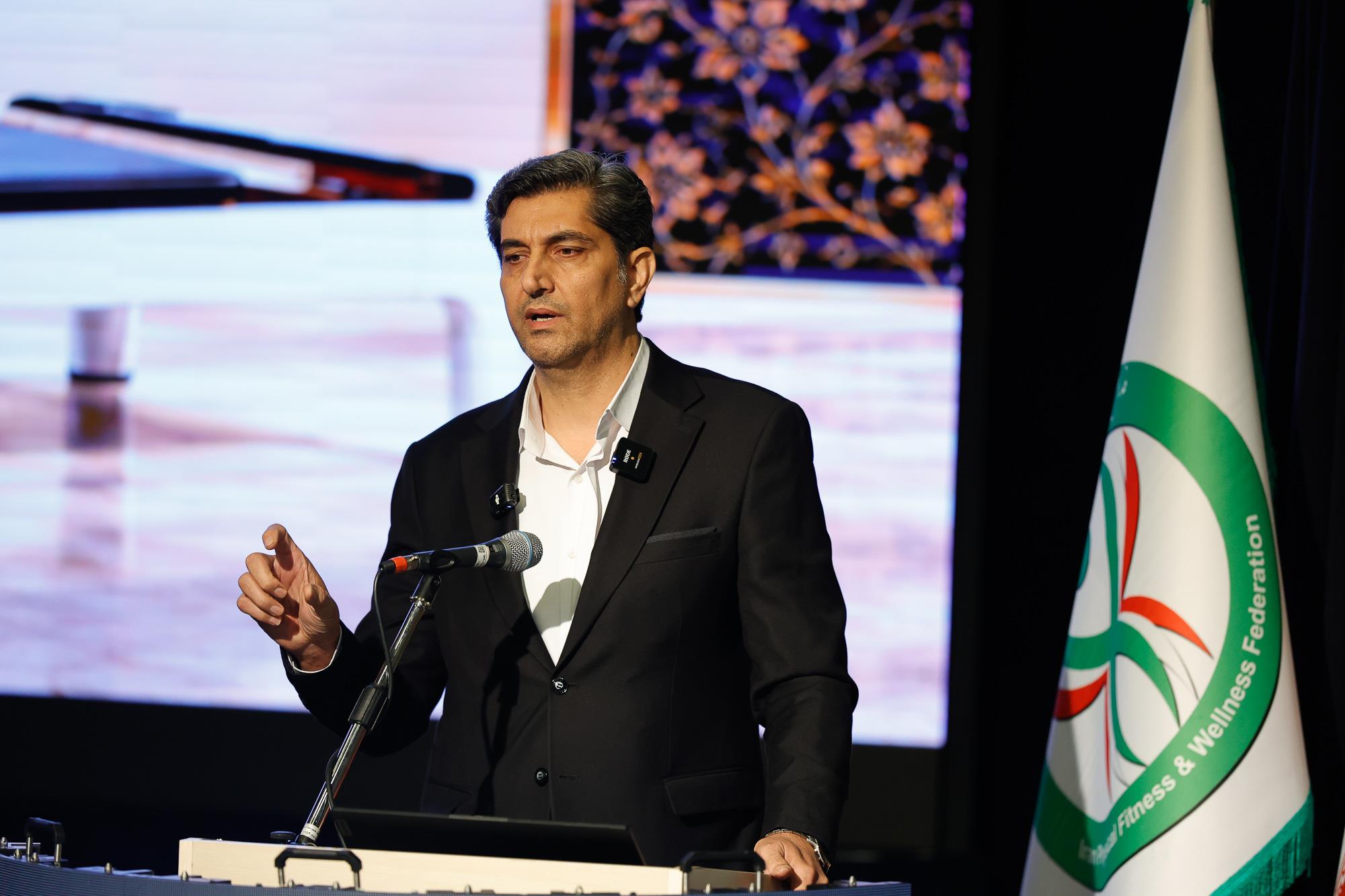 سیروس احمدی