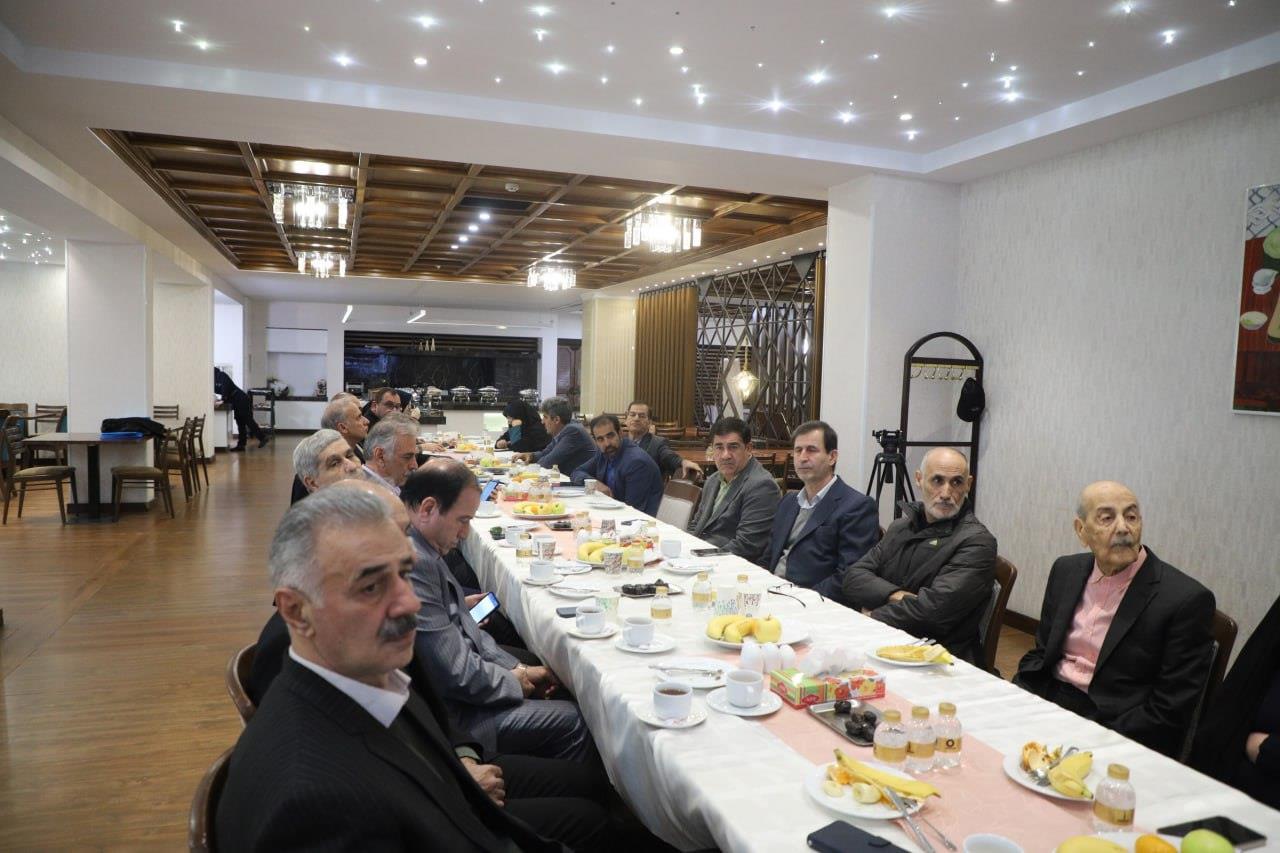 گزارش تصویری گردهمایی صمیمانه جمعی از پیشکسوتان اثرگذار در توسعه آمادگی جسمانی کشور (آذرماه ۱۴۰۴) 20