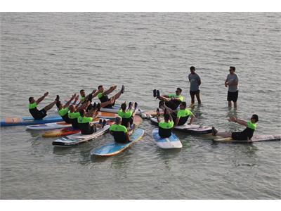 برگزاری اولین دوره مسابقات ستارگان پدل‌برد پیلاتس در خلیج نیلگون همیشه فارس (جزیره کیش) 27