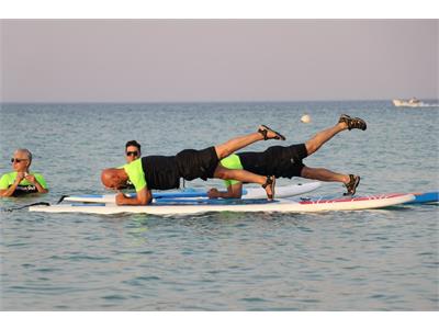 برگزاری اولین دوره مسابقات ستارگان پدل‌برد پیلاتس در خلیج نیلگون همیشه فارس (جزیره کیش) 16