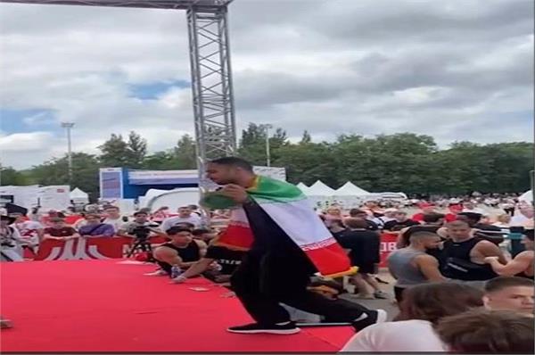 لحظاتی از اجرای فرهنگ ذکریایی؛ نماینده ایران در مسابقات‌ بین‌المللی کلیستنیکس و ورزش‌های خیابانی مسکو