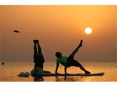 برگزاری اولین دوره مسابقات ستارگان پدل‌برد پیلاتس در خلیج نیلگون همیشه فارس (جزیره کیش) 1